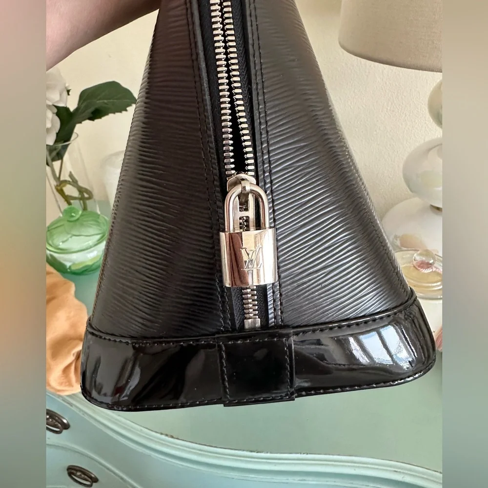 Vintage Louis Vuitton Alma GM electric epi EUC black epi Leather - Picture 8 of 17